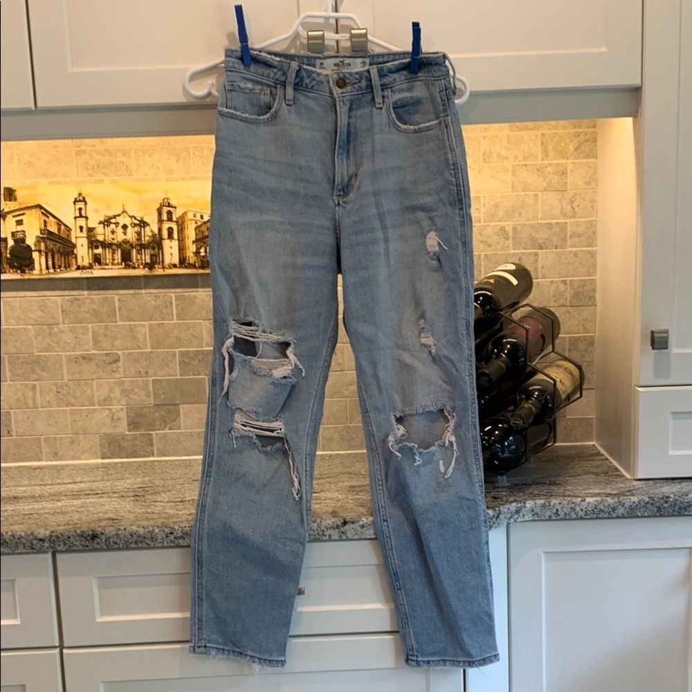 Hollister Curvy High-Rise Mom Jeans in Light Blue